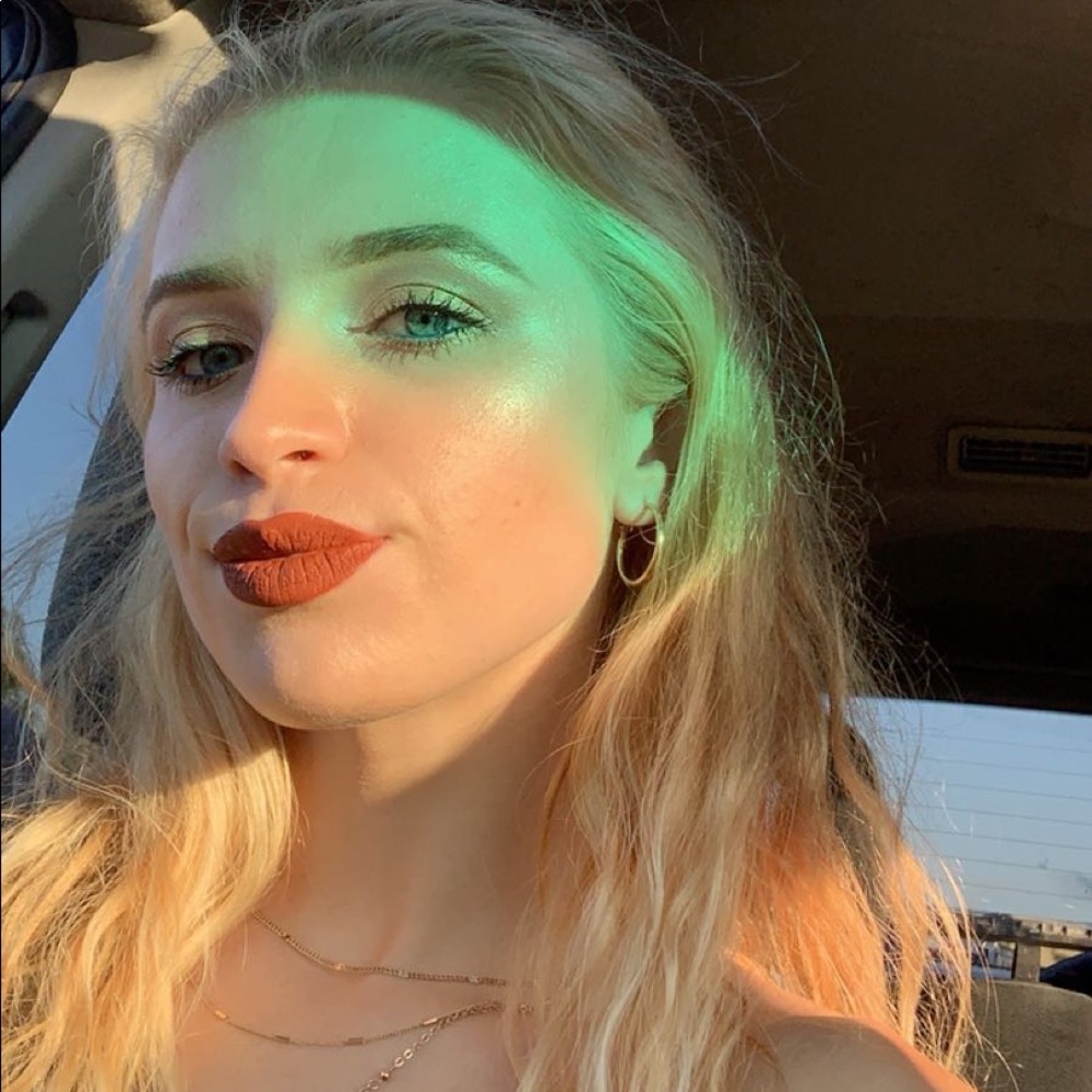 Meet your Posher, Brianna